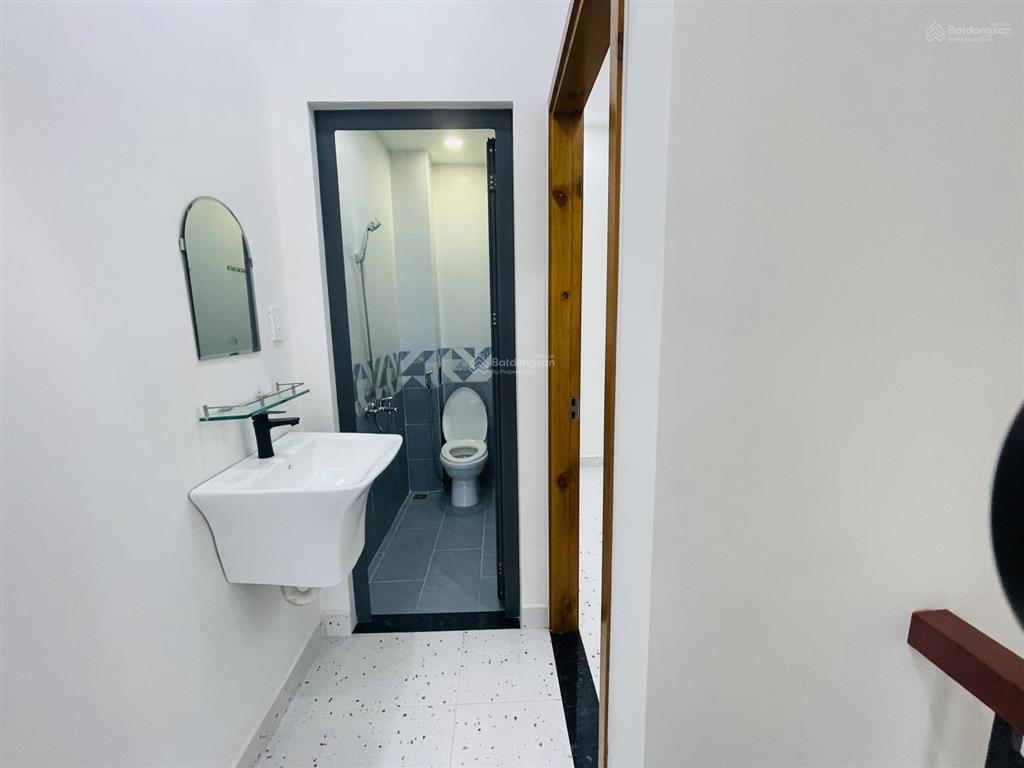 Nhà ngộp 1 trệt 1 lầu gần ds 6, bhhb, hẻm 8m 2 xe tải tránh nhau, 40m2 nhà mới có nội thất