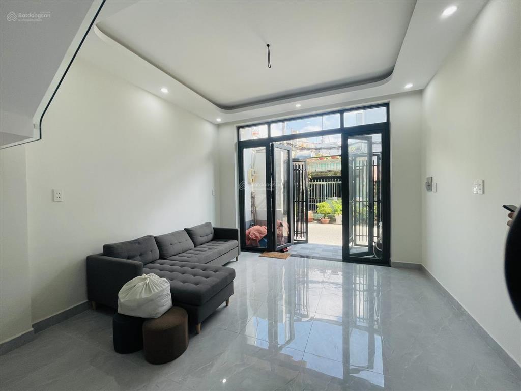 Nhà ngộp 1 trệt 1 lầu gần ds 6, bhhb, hẻm 8m 2 xe tải tránh nhau, 40m2 nhà mới có nội thất