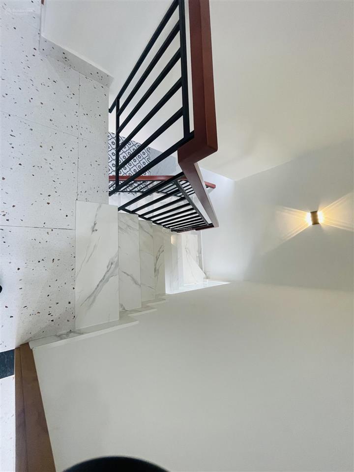 Nhà ngộp 1 trệt 1 lầu gần ds 6, bhhb, hẻm 8m 2 xe tải tránh nhau, 40m2 nhà mới có nội thất