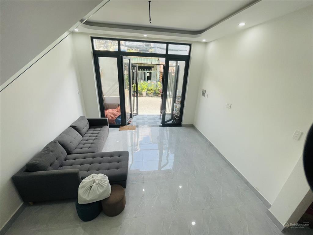 Nhà ngộp 1 trệt 1 lầu gần ds 6, bhhb, hẻm 8m 2 xe tải tránh nhau, 40m2 nhà mới có nội thất