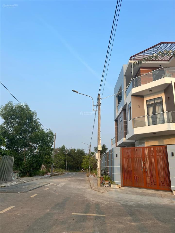 Đất đường nhựa đường đoàn nguyễn tuấn sau lưng chợ hưng long khu dân cư đồng bộ toàn nhà cao tầng