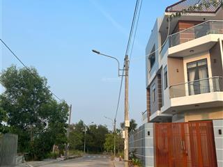 Đất đường nhựa đường đoàn nguyễn tuấn sau lưng chợ hưng long khu dân cư đồng bộ toàn nhà cao tầng