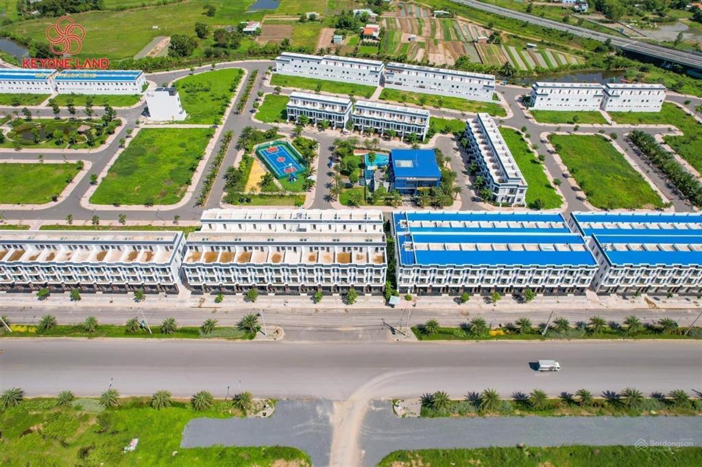 Chính chủ ngộp gửi lô đất 100m2 trục đường thông chợ hưng long dự án the sol city đã có sổ hồng