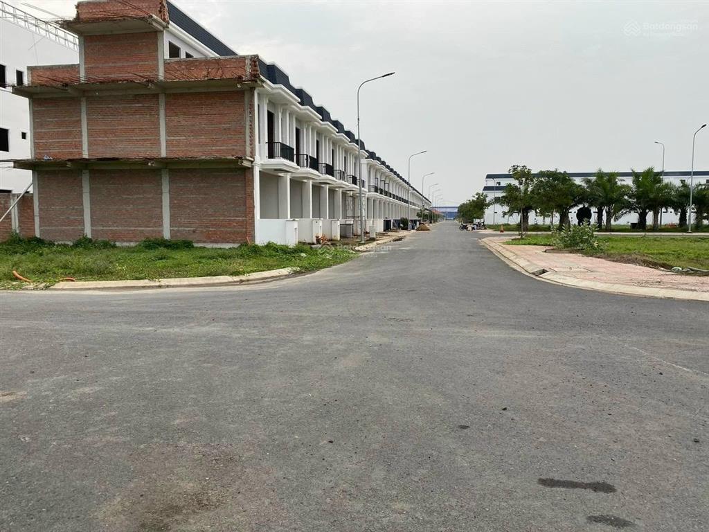 Chính chủ ngộp gửi lô đất 100m2 trục đường thông chợ hưng long dự án the sol city đã có sổ hồng