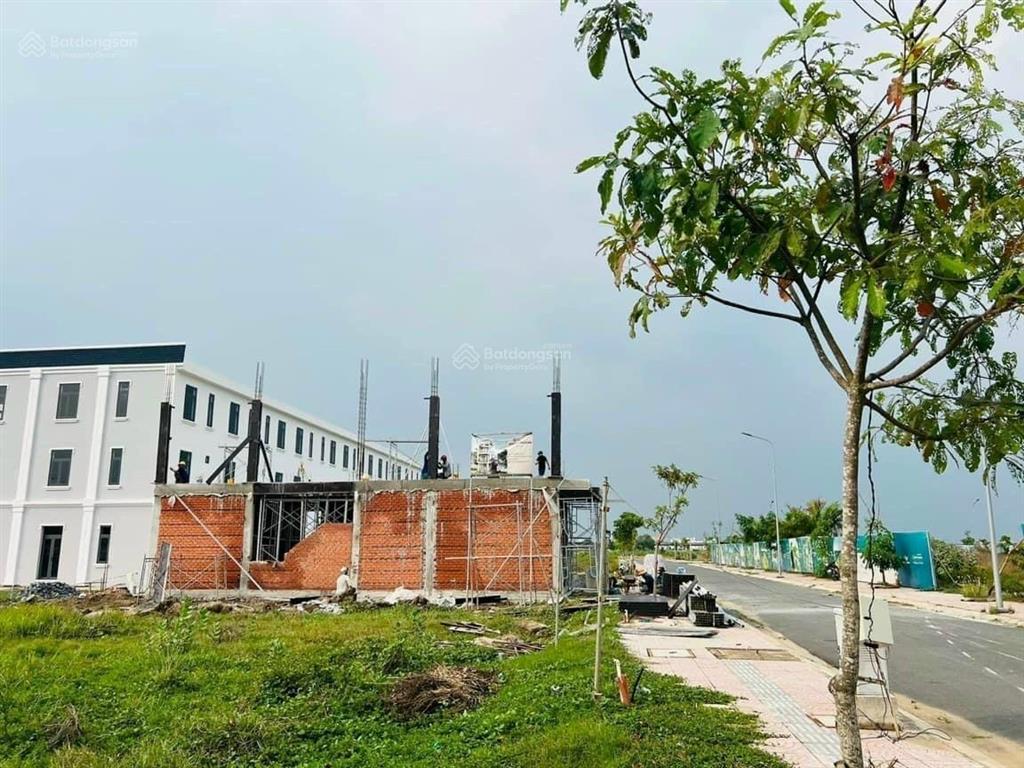 Chính chủ ngộp gửi lô đất 100m2 trục đường thông chợ hưng long dự án the sol city đã có sổ hồng