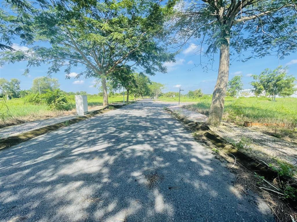 Chính chủ bán nhanh lô đất 80m2 đường nhựa đối diện kcn đức hoà 3 ngay gần khu vin tân mỹ chỉ 820tr