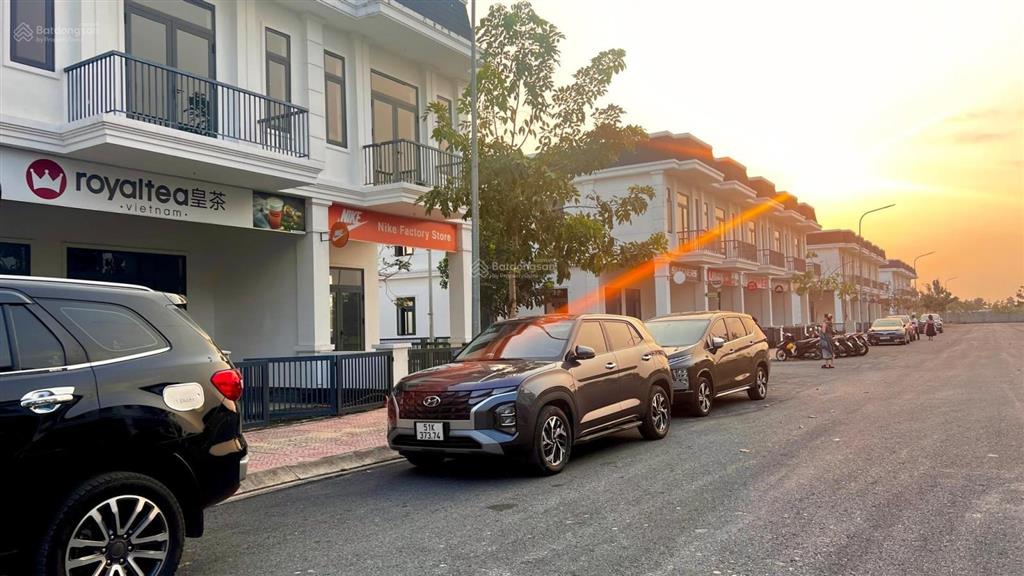 Chính chủ bán nhanh lô đất 80m2 đường nhựa đối diện kcn đức hoà 3 ngay gần khu vin tân mỹ chỉ 820tr