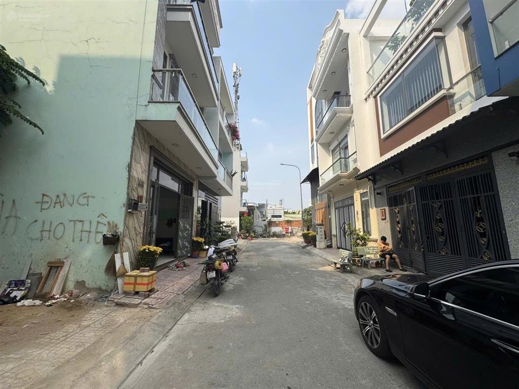 Hiếm tại tân tạo, trong khu dân cư đồng bộ nhà cao tầng đất 50m ngang gần 6m  sổ hồng riêng