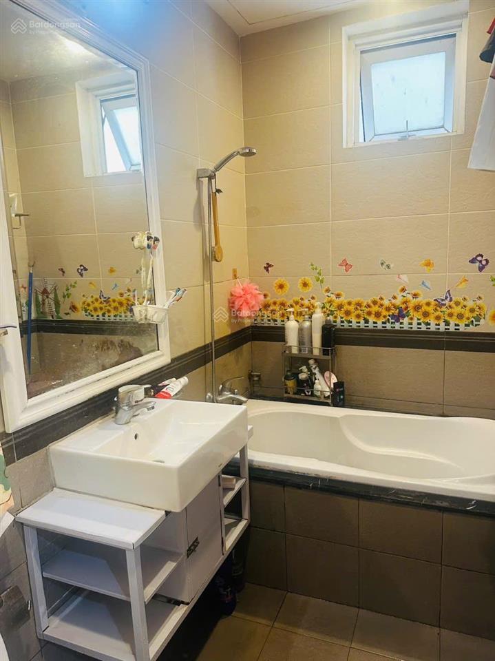Bán căn hộ him lam riverside 2pn/95 m2 có ba con phòng khách