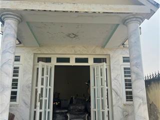 Bán nhà đường 826c long hậu 5*21,5m, gía 2,35 tỷ, hẻm xe hơi, shr, kế sg village, gần lê văn lương