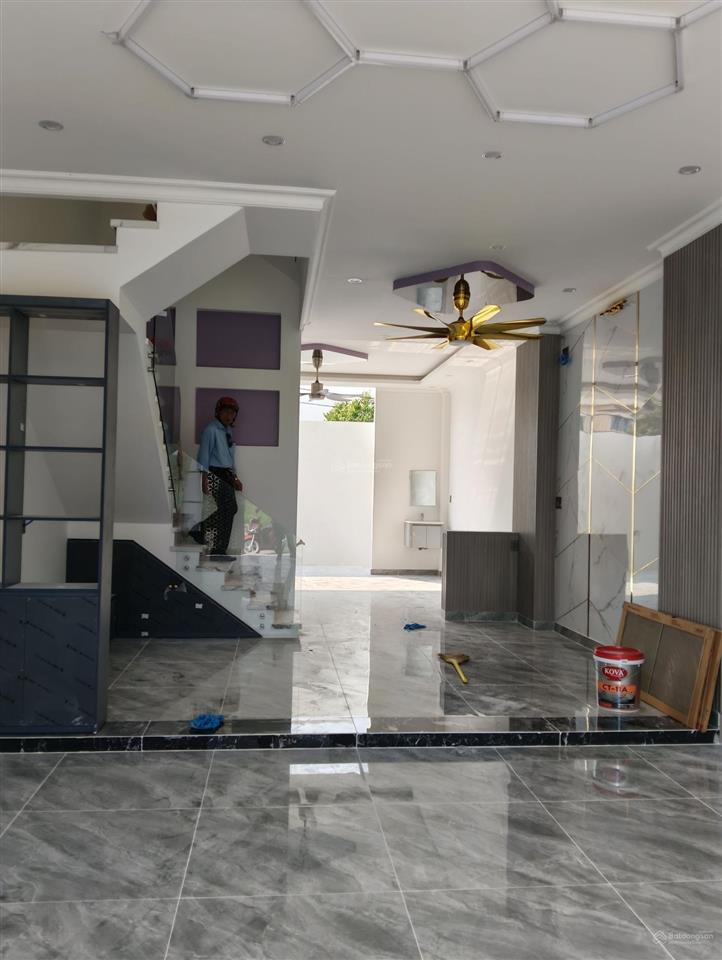 Bán nhà mới sg village long hậu 2 tầng 5*16m, giá 4,5 tỷ, đường 17m, shr, kế t&t millenia, kcn 