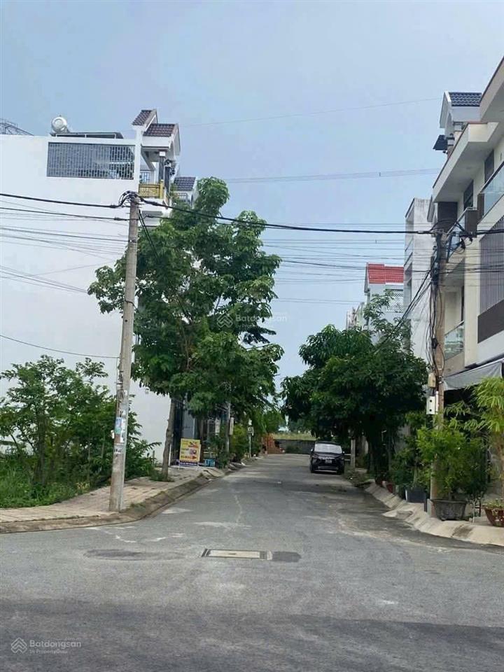 Bán đất kdc hoàng hoa 4,3*15m, giá 2,45 tỷ, đường 10m, sát sg village, t&t millennia, lê văn lương
