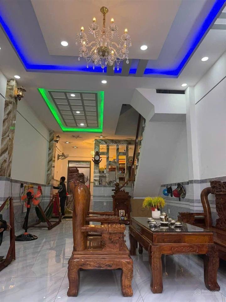 Bán nhà đẹp 4 tầng long hậu 4,3*15m, giá 3,86 tỷ, đường xe tải 10m, sát sg village, t&t millennia