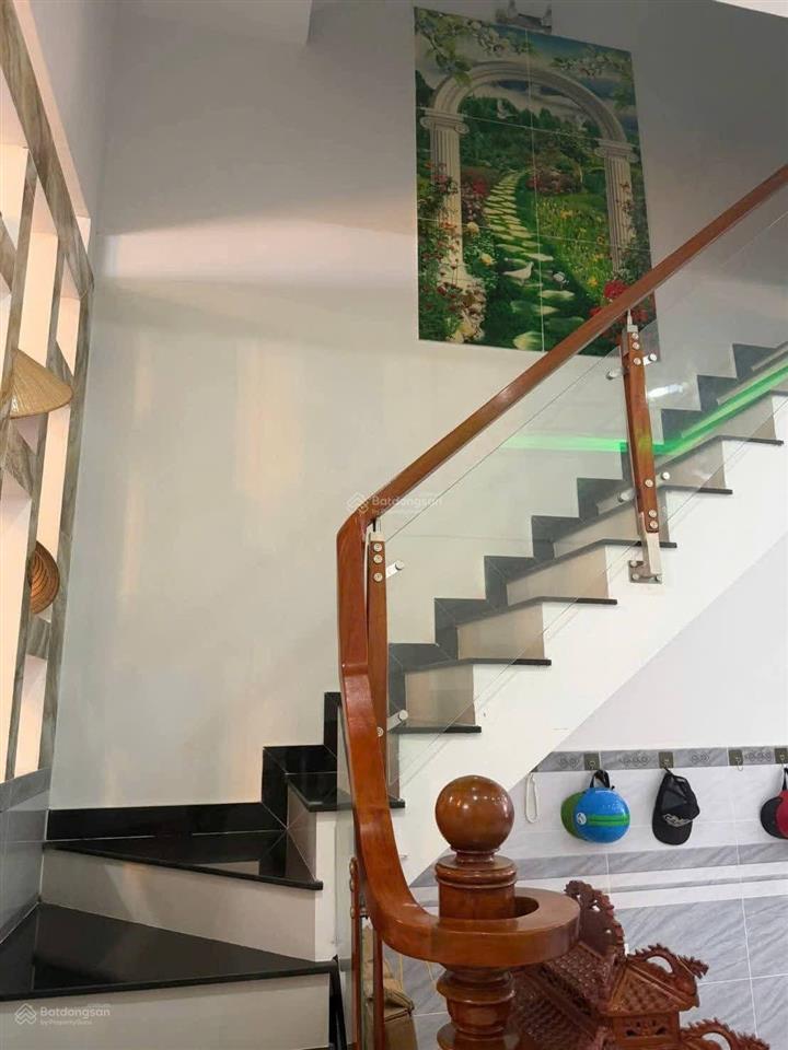 Bán nhà đẹp 4 tầng long hậu 4,3*15m, giá 3,86 tỷ, đường xe tải 10m, sát sg village, t&t millennia