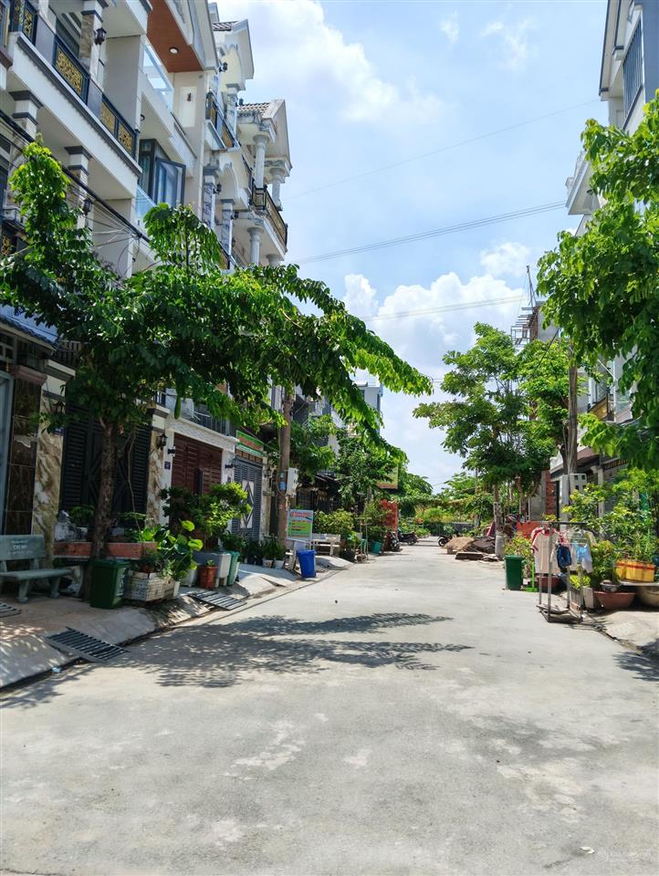 Bán nền đẹp 4*3*14,1m, giá 2,45 tỷ, đường xe tải 10m, kdc hoàng hoa , đã ép cọc, shr, kế lvl