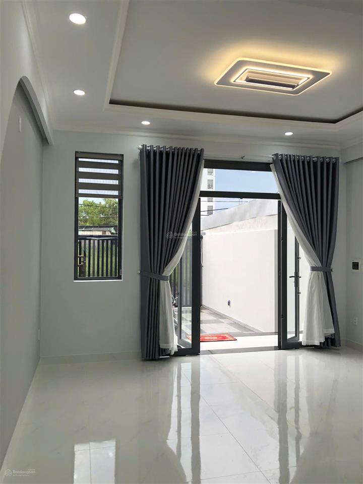 Bán nhà đẹp, rẻ 2 tầng 5*27m, chỉ 6,2 tỷ, đường 12m, lê văn lương, shr, hoàn công, kế làng đại học