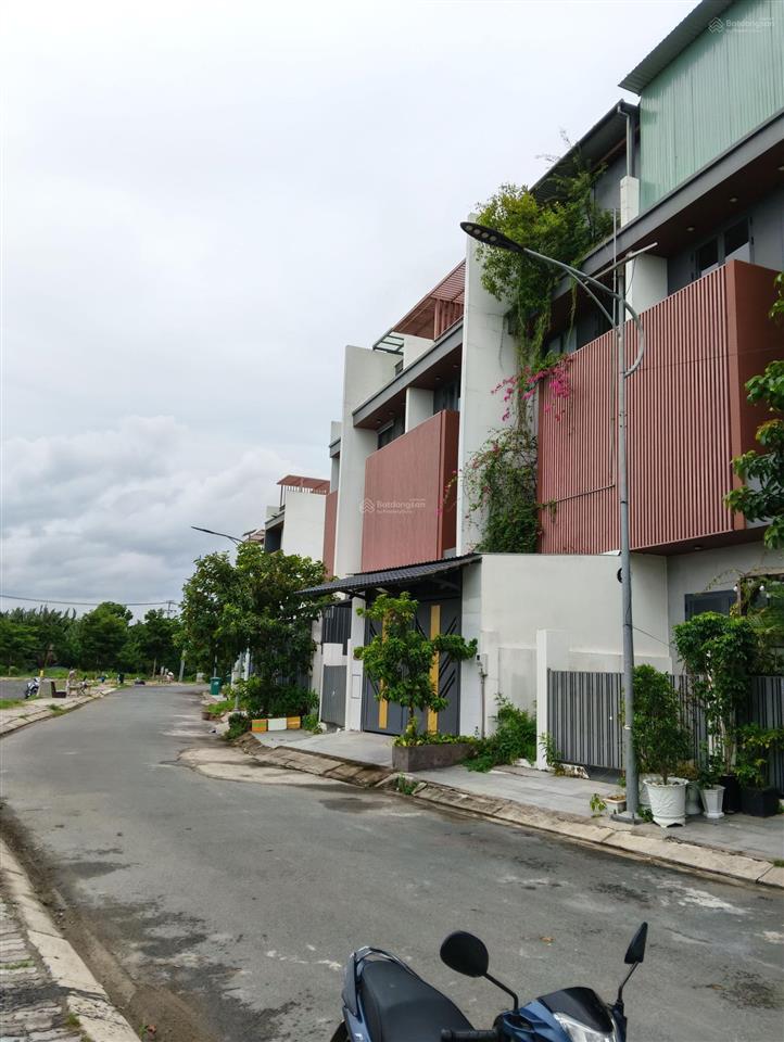 Bán nhà nguyễn bình đẹp 4 tầng 5*17,5m, giá 6,3 tỷ, đường xe tải 10m, shr, kế làng đại học nhơn đức