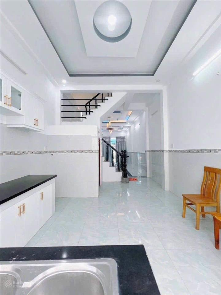 Bán nhà đẹp 3 tầng 4*17m, chỉ 5,6 tỷ, hẻm 6m, lê văn lương, phước kiển, gần làng đại học, shr
