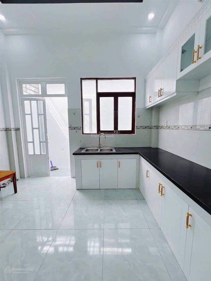 Bán nhà đẹp 3 tầng 4*17m, chỉ 5,6 tỷ, hẻm 6m, lê văn lương, phước kiển, gần làng đại học, shr