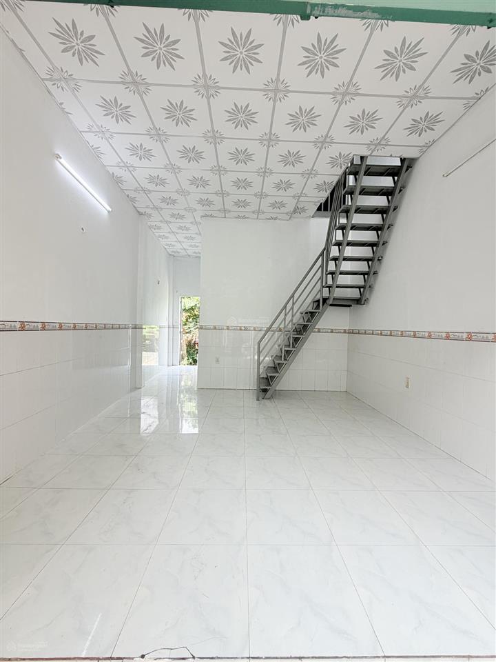 Chính chủ gửi bán nhà nở hậu 1 sẹc đường 824 cách kdc xuyên á 1km, xã mỹ hạnh 48m2 sổ sẵn giá 646tr