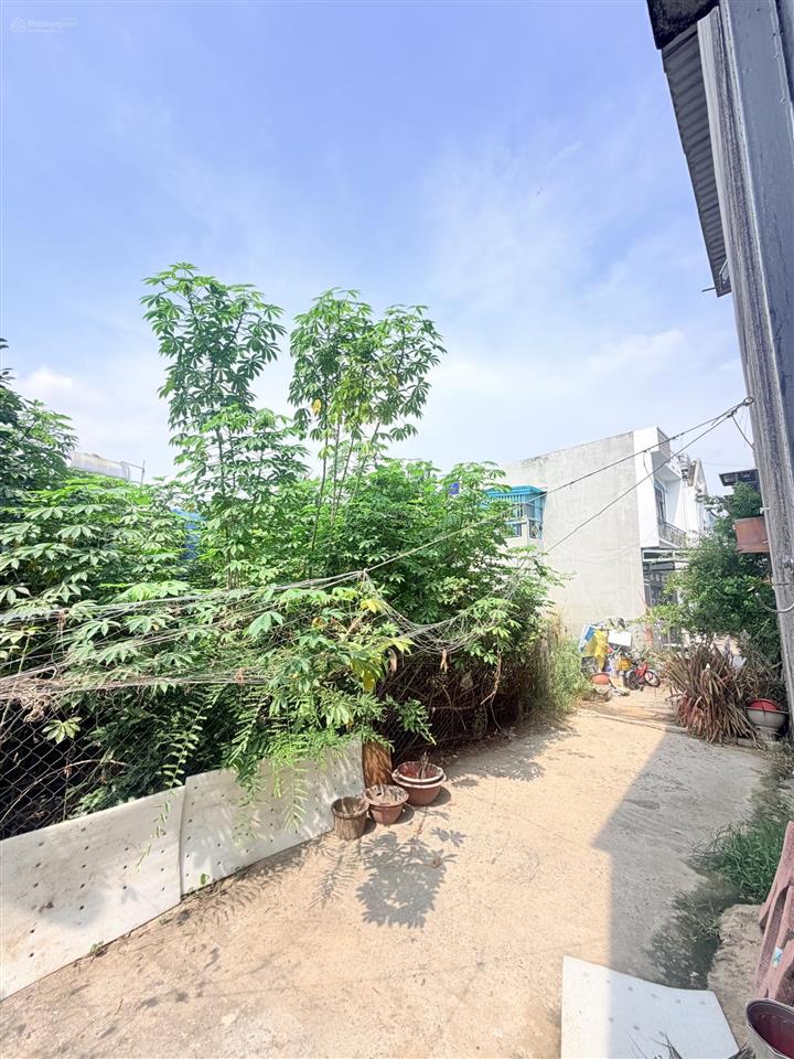 Chính chủ gửi bán nhà nở hậu 1 sẹc đường 824 cách kdc xuyên á 1km, xã mỹ hạnh 48m2 sổ sẵn giá 646tr