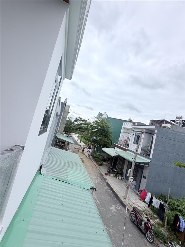 Chính chủ gửi bán căn nhà riêng lẻ đường nhựa 7m giá 795tr sổ riêng  0906 368 *** gần hà duy phiên