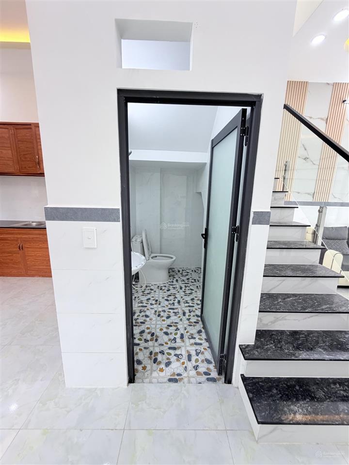 Chính chủ gửi bán căn nhà riêng lẻ đường nhựa 7m giá 795tr sổ riêng  0906 368 *** gần hà duy phiên