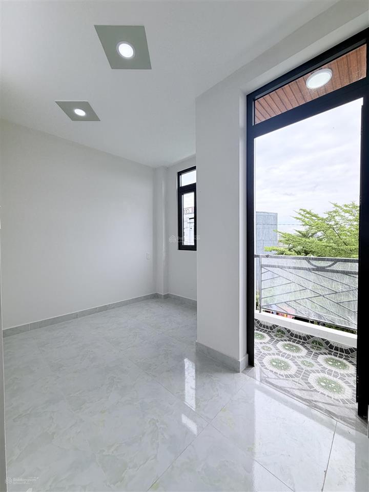 Chính chủ gửi bán căn nhà riêng lẻ đường nhựa 7m giá 795tr sổ riêng  0906 368 *** gần hà duy phiên