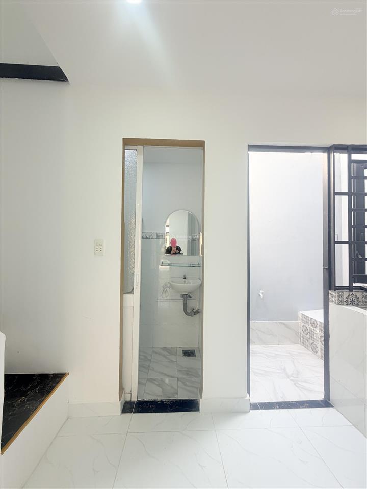 Chính chủ gửi bán nhà mt đường hoa vàng cách uỷ ban mỹ hạnh 200m, thổ cư sổ sẵn 40m2 giá chỉ 725tr