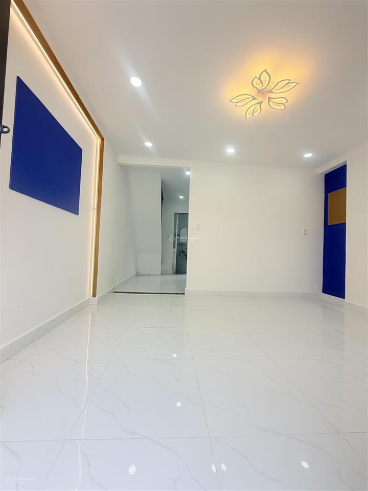 Chính chủ gửi bán nhà mt đường hoa vàng cách uỷ ban mỹ hạnh 200m, thổ cư sổ sẵn 40m2 giá chỉ 725tr