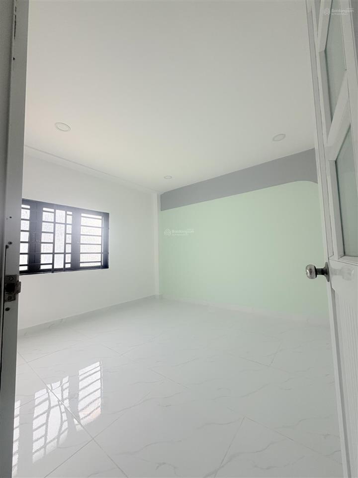Chính chủ gửi bán nhà mt đường hoa vàng cách uỷ ban mỹ hạnh 200m, thổ cư sổ sẵn 40m2 giá chỉ 725tr