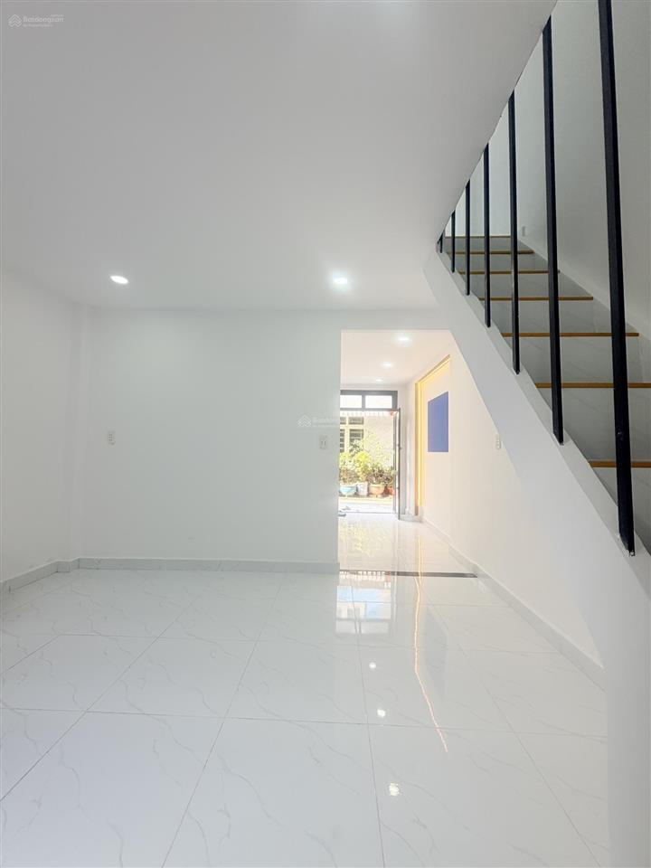 Chính chủ gửi bán nhà mt đường hoa vàng cách uỷ ban mỹ hạnh 200m, thổ cư sổ sẵn 40m2 giá chỉ 725tr