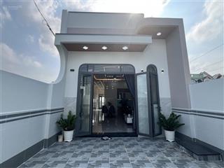 Nhà cấp 4 nằm ngay trung tâm hành chính xã mỹ hạnh nam, cách chợ chỉ 2km, đường thông sạch đẹp, shr