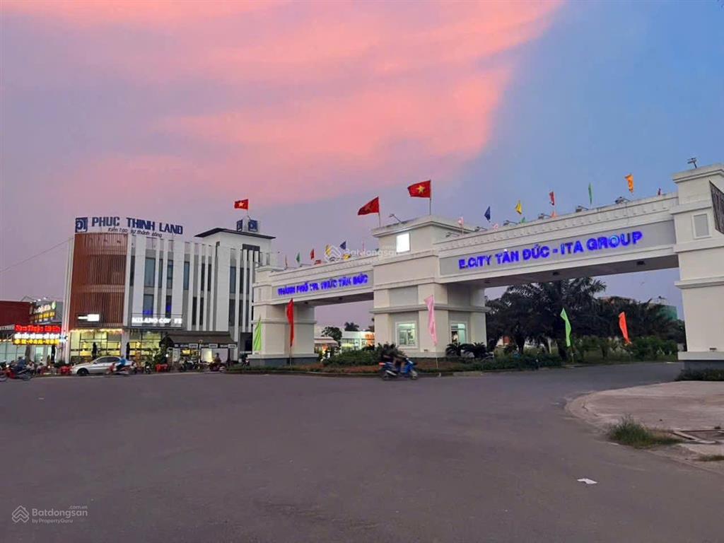 Hạ giá bán gấp, giá 4 tỷ 100.
cần bán nhà 24a giá đầu tư tốt