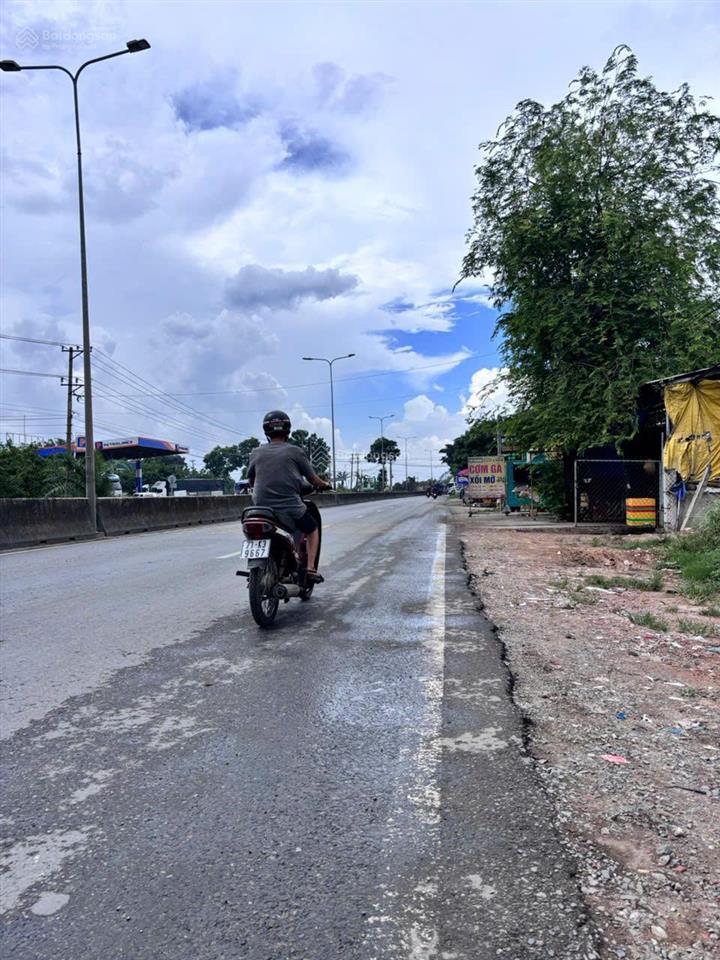 Chính chủ bán đất 2 lô liền kề đối diện cổng tân đức