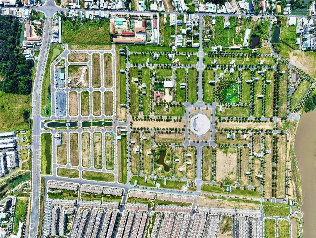 Chuyên bán nền và nhận ký gởi bán lại được nhanh  xây nhà  đường lớn  căn góc  view công viên
