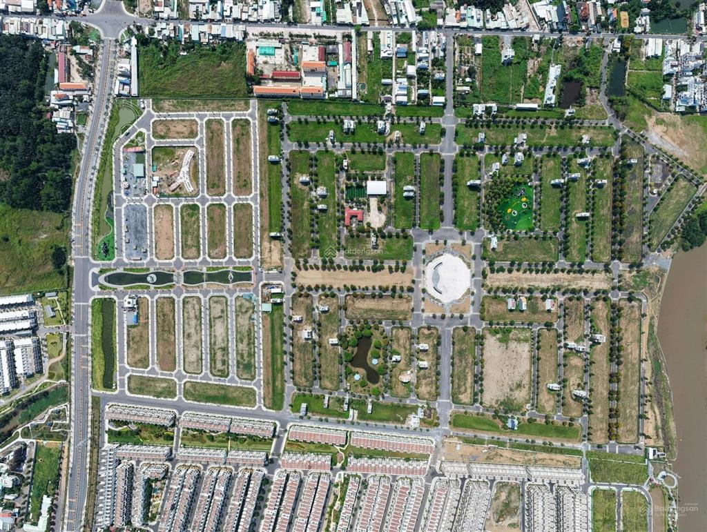 Chuyên bán nền  nhận gởi bán lại ra hàng nhanh  xây nhà  đường lớn  căn góc  view công viên