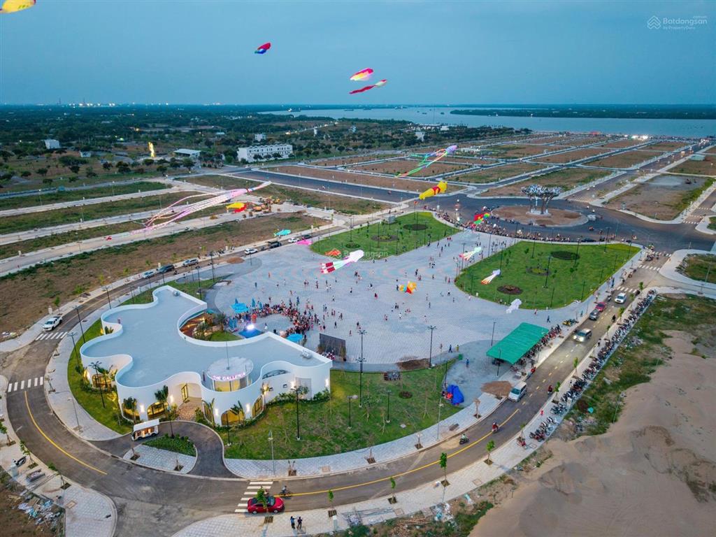 Bán nền  nhận ký gởi bán lại giao dịch nhanh  đường lớn  căn góc  view công viên  xây nhà