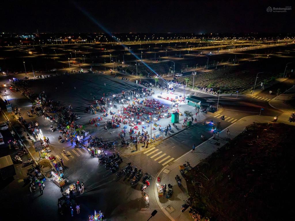 Bán nền  nhận ký gởi bán lại giao dịch nhanh  đường lớn  căn góc  view công viên  xây nhà