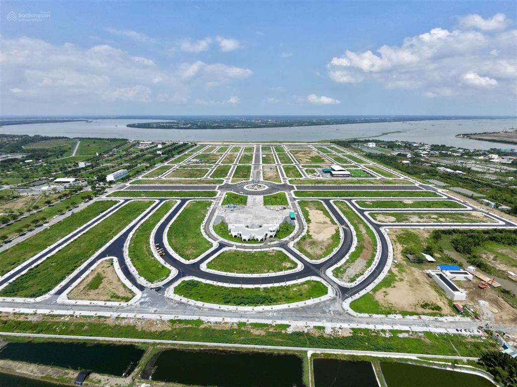 Bán nền  nhận ký gởi bán lại giao dịch nhanh  đường lớn  căn góc  view công viên  xây nhà