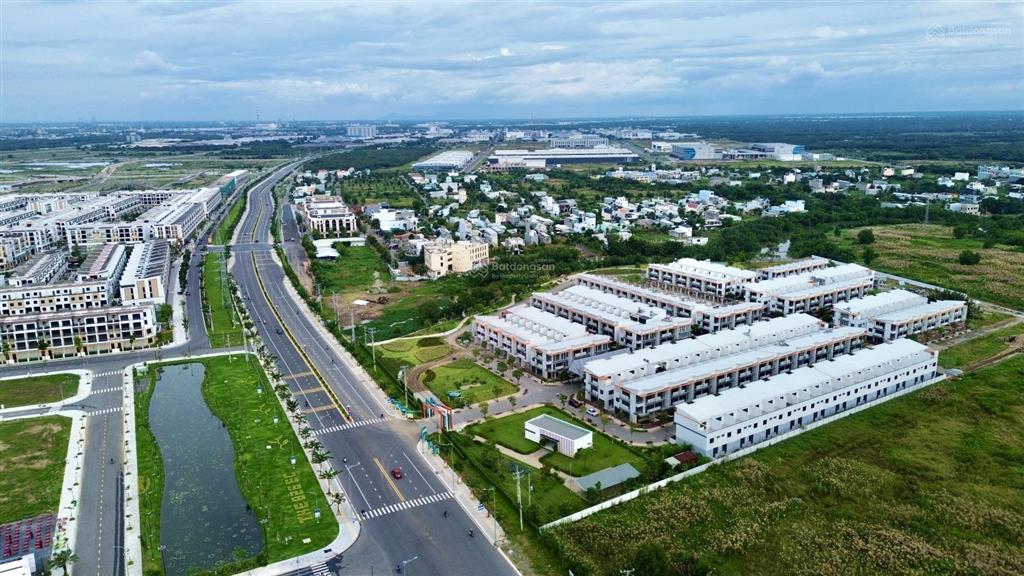 Bán nền  nhận ký gửi bán lại ra hàng nhanh  đường lớn  căn góc  view công viên  xây nhà