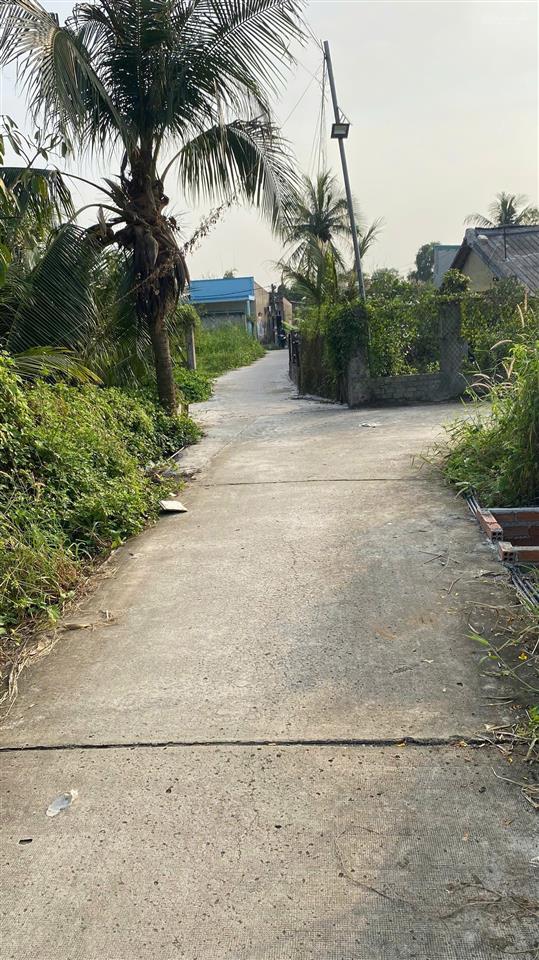 Cần bán 303m2 đất ở, xã quy đức, cách quốc lộ 50 vào 100m gần kcn kizuna. shr, giá 3.3 tỷ