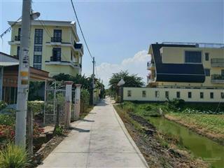 Cần bán 303m2 đất ở, xã quy đức, cách quốc lộ 50 vào 100m gần kcn kizuna. shr, giá 3.3 tỷ