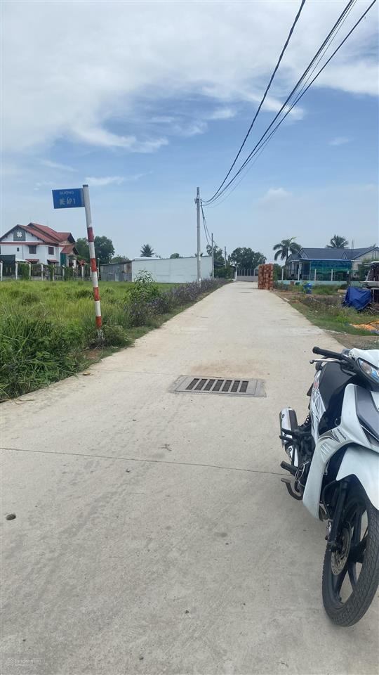 Cần bán đất vườn, góc 2 mt, dt là 3000m² thuộc lô nhì, đường xe tải quy đức, bình chánh hcm