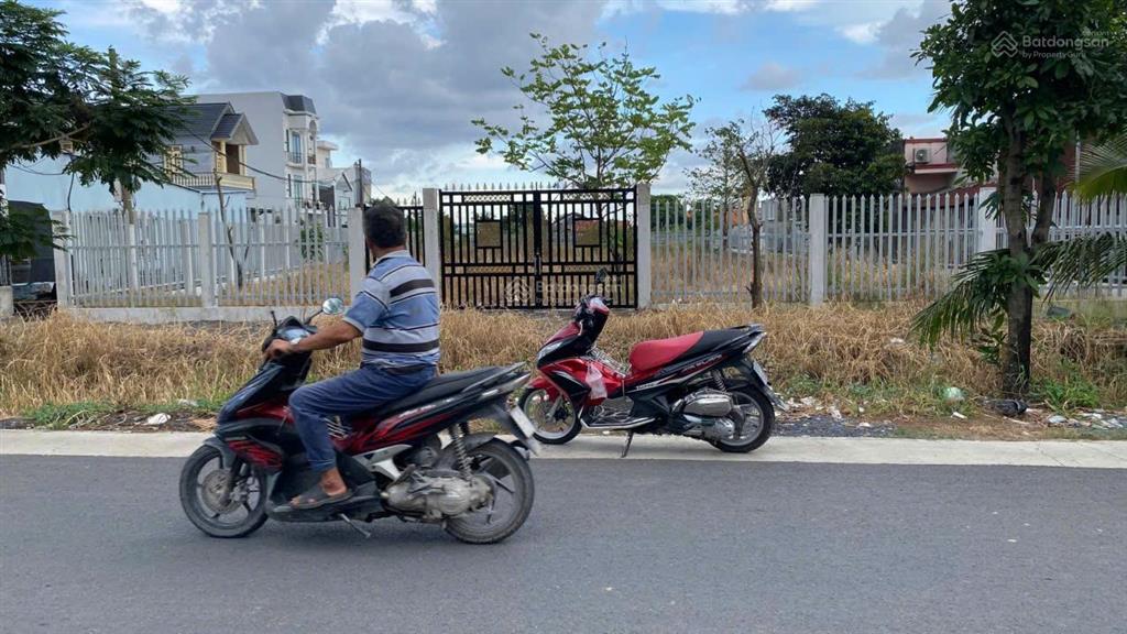 Mặt tiền đường xe container chính chủ muốn bán 4122m2, thổ cư, shr hưng long bình chánh