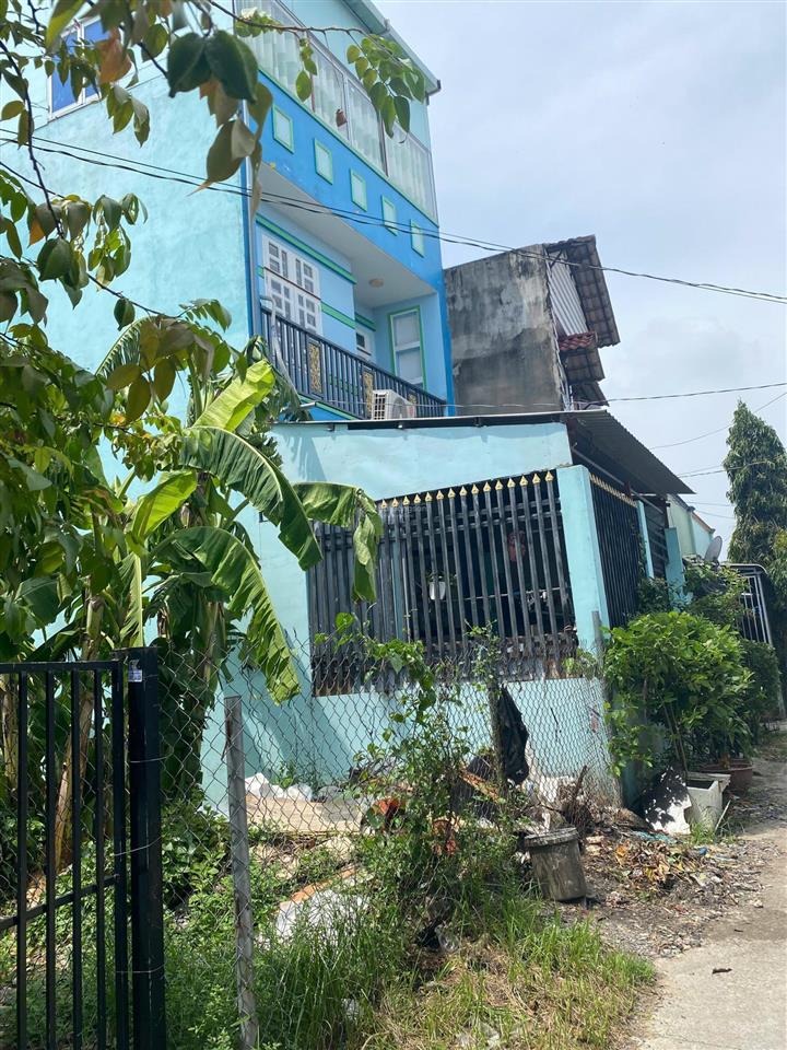 Còn nền thổ cư 68m² thổ cư, giá 1.7 tỷ, đường xe hơi shr, kế chợ bình chánh và gần chợ hưng long