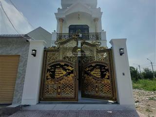 Cần bán nhà 4 phòng ngủ, dtsd 250m2, khu dân cư thái sơn  long hậu.