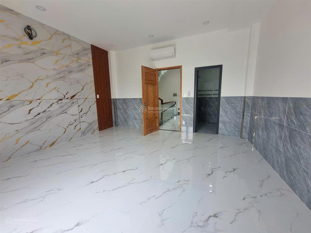 Cần bán nhà 4 phòng ngủ, dtsd 250m2, khu dân cư thái sơn  long hậu.