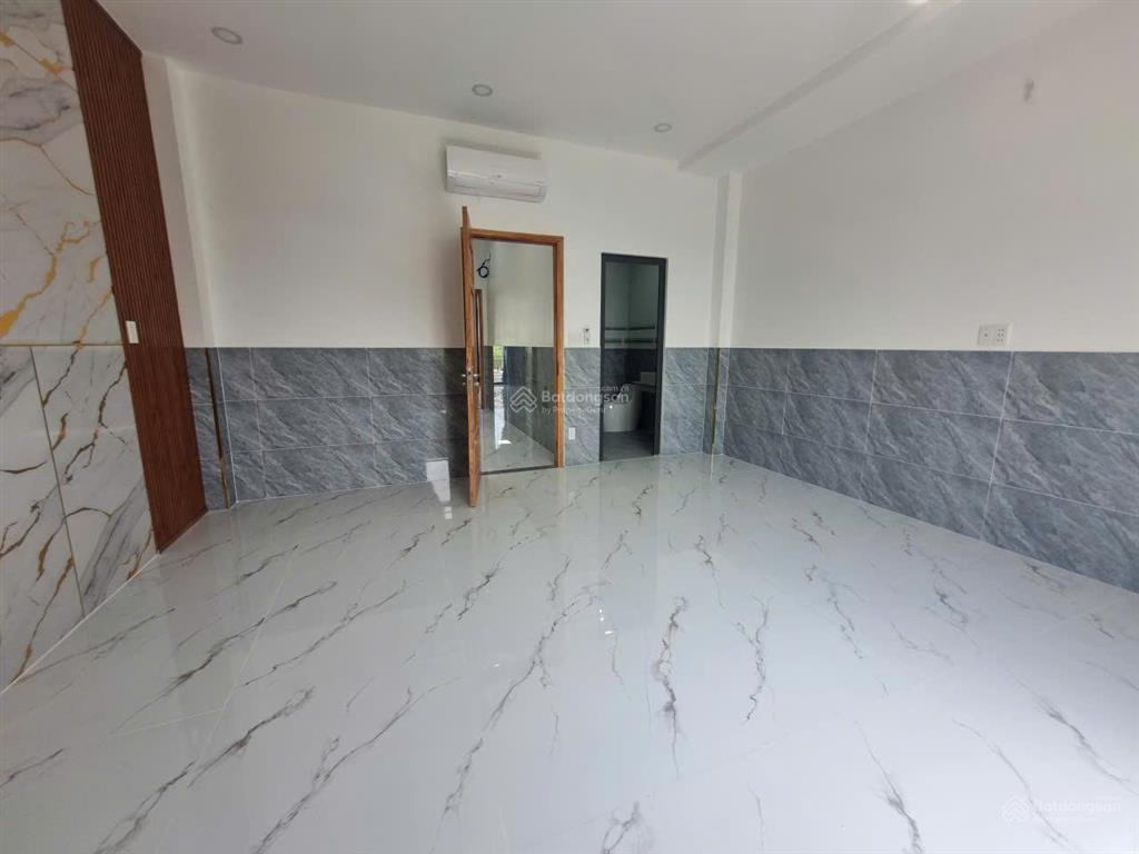 Cần bán nhà 4 phòng ngủ, dtsd 250m2, khu dân cư thái sơn  long hậu.