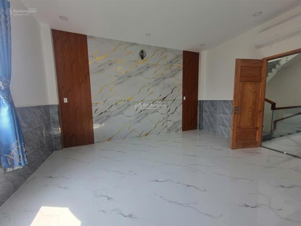 Cần bán nhà 4 phòng ngủ, dtsd 250m2, khu dân cư thái sơn  long hậu.